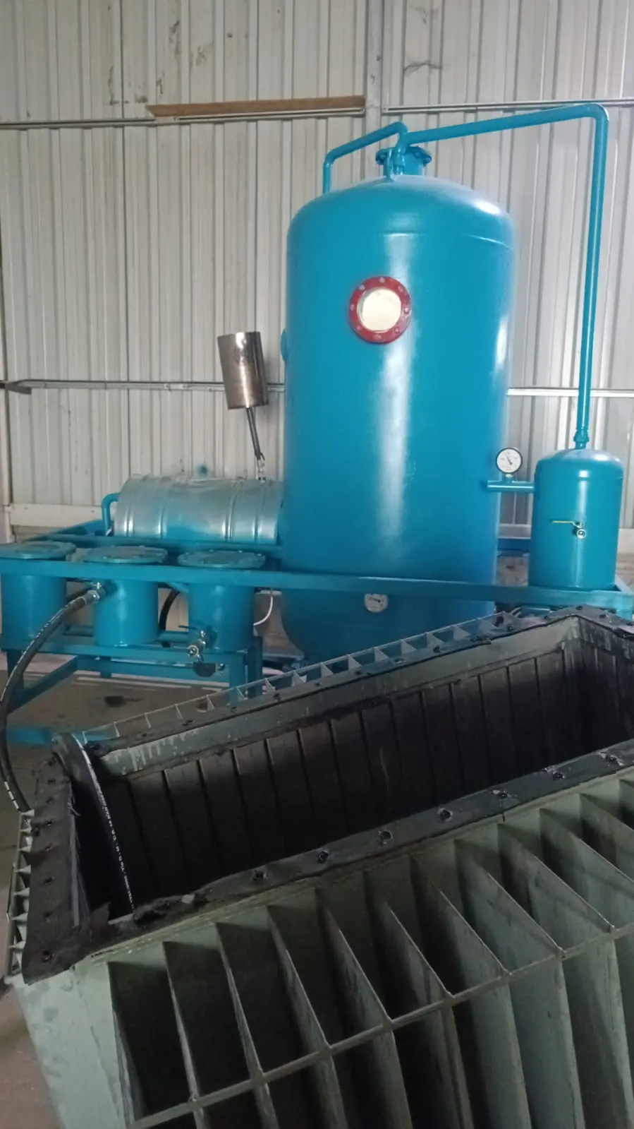 Yağ tretman ünitesi: Vakumlu tretman ünitesi yağdan nem, gaz ve partikülü ayırır.